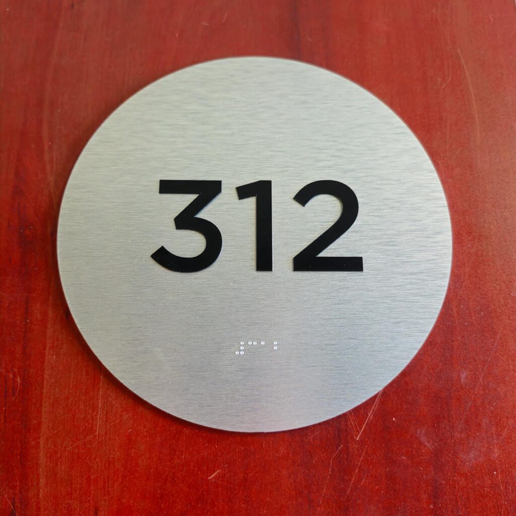 watsons-engraving-and-signage-dundas-gallery-wayfinding-5